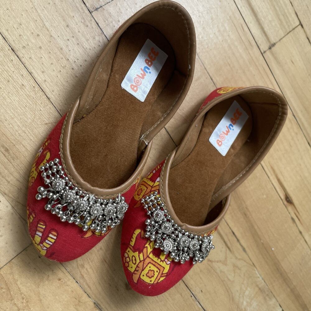 Bownbee Little‎ Girls Flat Shoes Size 13, 7 Inch Length Boho Design With Charms